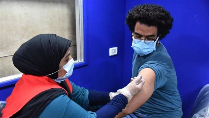 د. خالد عبدالغفار يعلن بدء العمل بمراكز تلقي اللقاحات بمحطات المترو والقطارات ضمن 