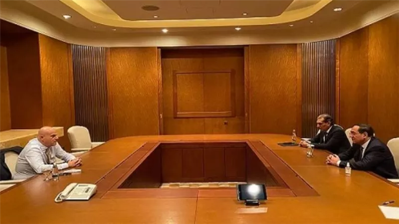 تفاصيل مباحثات البترول مع إيني الإيطالية على هامش مؤتمر أديبك 2021 (صور)