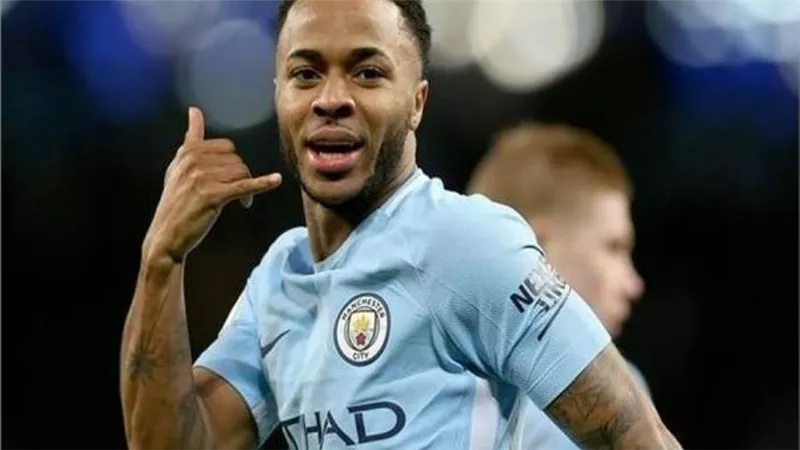 برشلونة يطلب من سترلينج التضحية بجزء من راتبه  