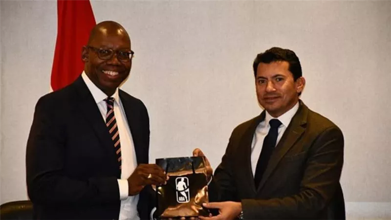وزير الرياضة يعلن استضافة مصر لكأس العالم للأندية لكرة السلة (صور)