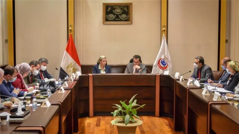 د. خالد عبدالغفار ووزيرة البيئة يبحثان أوجه التعاون لاستضافة مؤتمر 