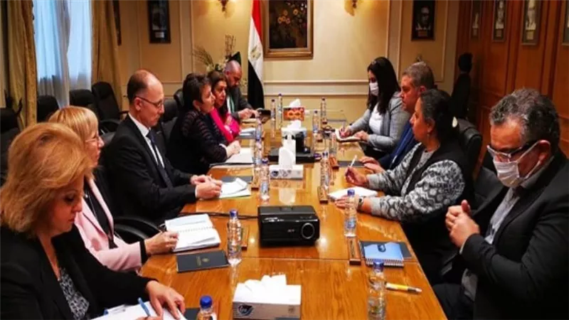 وزير قطاع الأعمال العام يستقبل وزيرة الاقتصاد البلغارية لبحث فرص التعاون المشترك (صور)