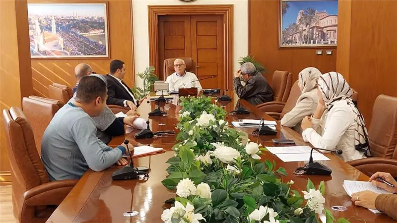 محافظ بورسعيد يتابع آخر مستجدات العمل بعدد من إدارات الديوان العام