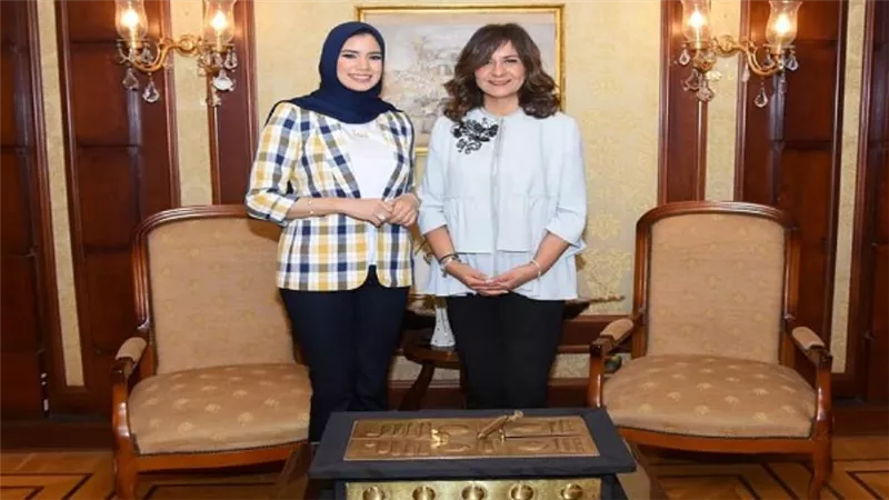 وزيرة الهجرة تهنئ مهندسة مصرية لاختيارها من 