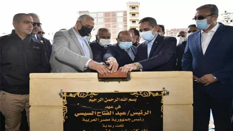 وزيرا التنمية المحلية والزراعة ومحافظ الغربية يضعون حجر أساس إنشاء مجمع إداري وطبي بطنطا (صور)