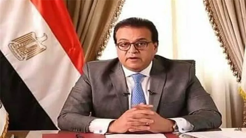 د. خالد عبدالغفار يتلقى تقريرًا عن نتائج انتخابات الاتحادات الطلابية
