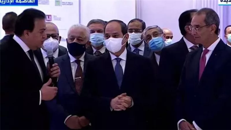 الرئيس السيسي يتفقد معرضا للبحث العلمي على هامش المنتدى العالمي للتعليم العالي