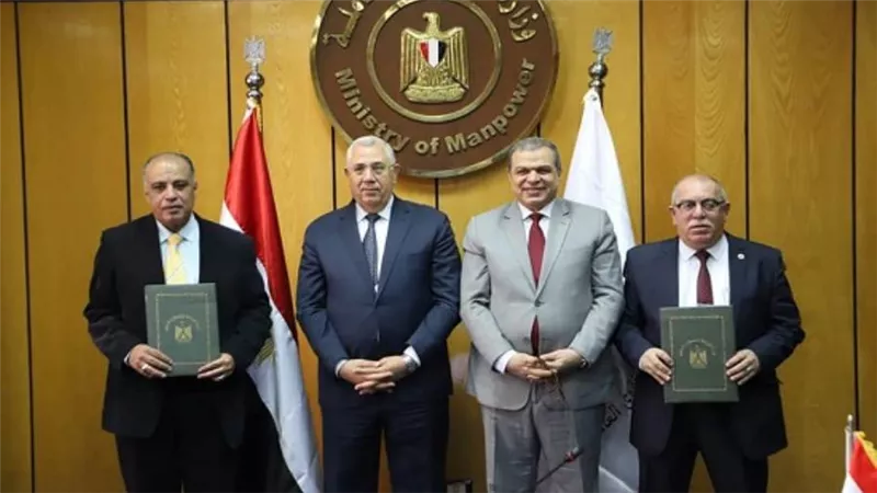 وزيرا القوى العاملة والزراعة يشهدان توقيع بروتوكول تعاون لرعاية العاملين في القطاع الزراعي (صور)