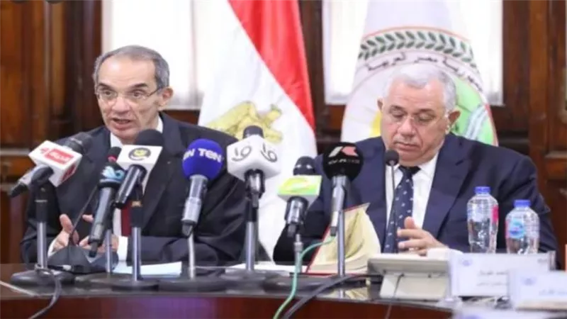 وزير الاتصالات يكشف سبب تسمية المساعد الذكى للفلاح 
