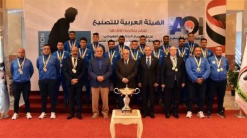 رئيس العربية للتصنيع يكرم فريق مصنع الطائرات لفوزه ببطولة أفريقيا للهوكي