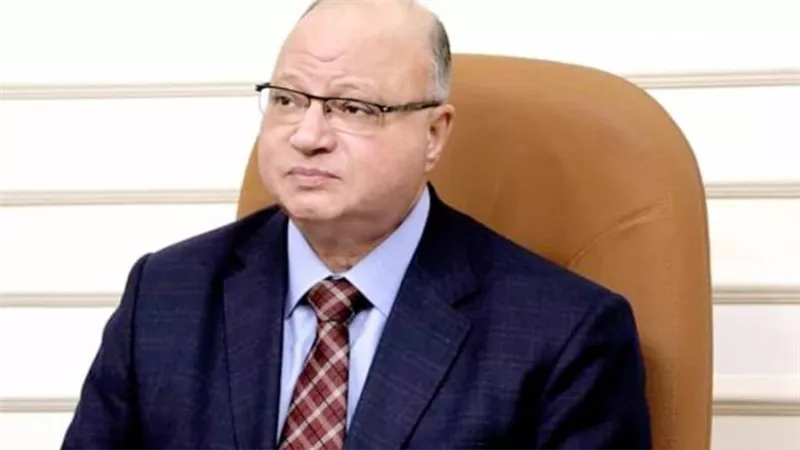 محافظ القاهرة يطالب رؤساء الأحياء بالتواجد الميداني في الشوارع