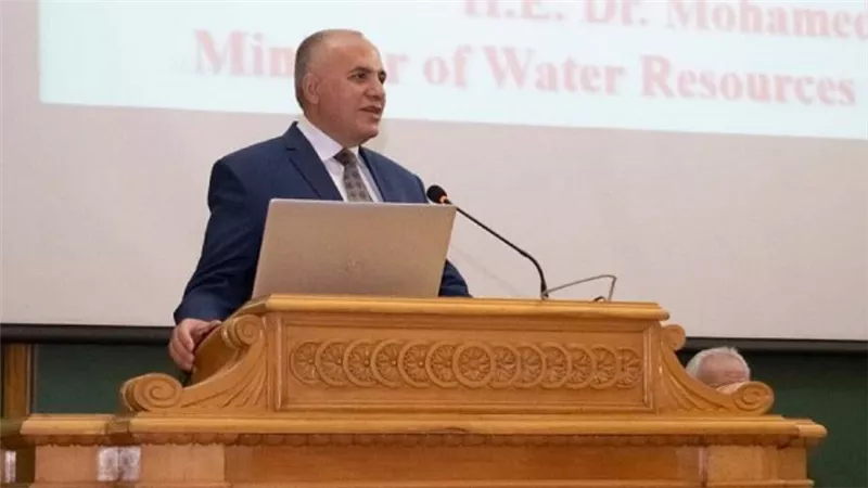 وزير الري يلتقي أعضاء هيئة التدريس وطلاب 