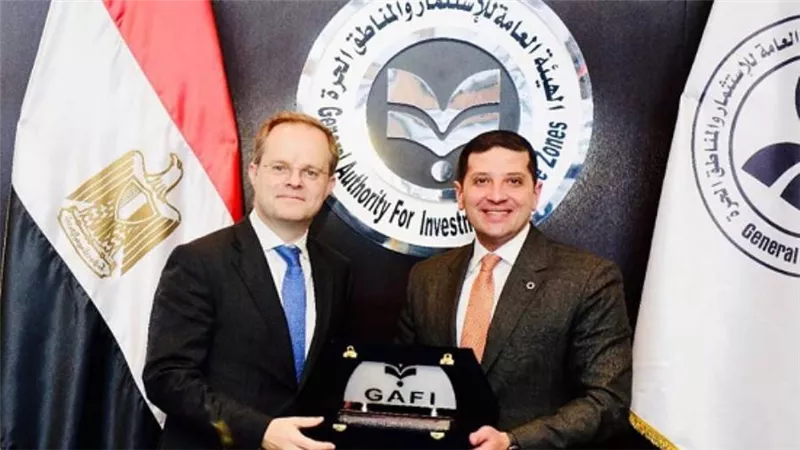 رئيس هيئة الاستثمار يبحث مع السفير البريطاني بالقاهرة تعزيز العلاقات الاستثمارية (صور)