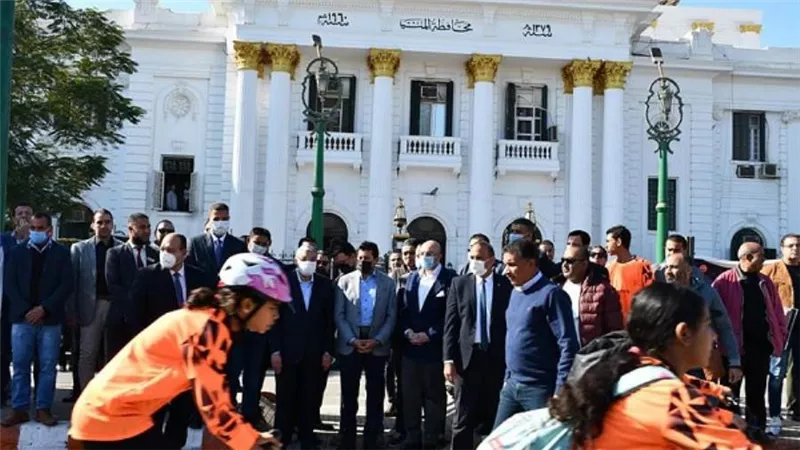 وزير الرياضة يطلق شارة بدء ماراثون للدراجات والمشي في المنيا (صور)