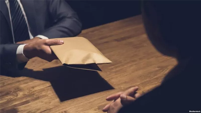 تأجيل محاكمة رئيس حي مصر القديمة السابق بتهمة تلقي رشوة