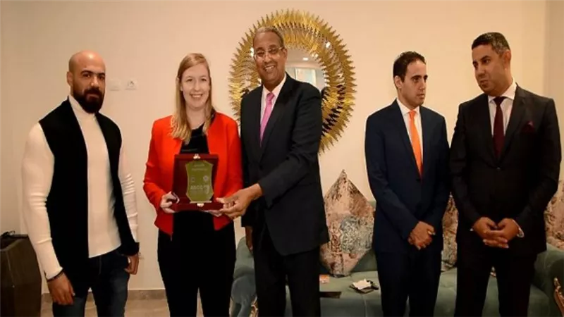 مجلس أمناء المدينة الشبابية الرياضية بالأسمرات يُكرم وفد أعضاء الكونجرس الأمريكي (صور)