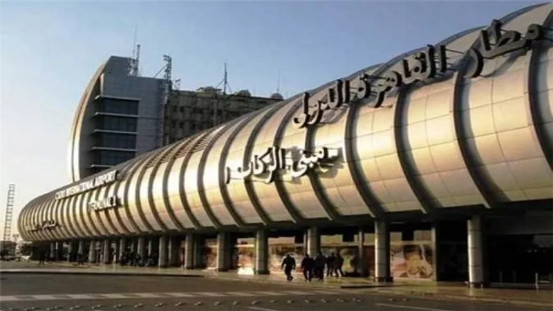 عاجل | الحكومة تكشف حقيقة انقطاع المياه بمطار القاهرة الدولي