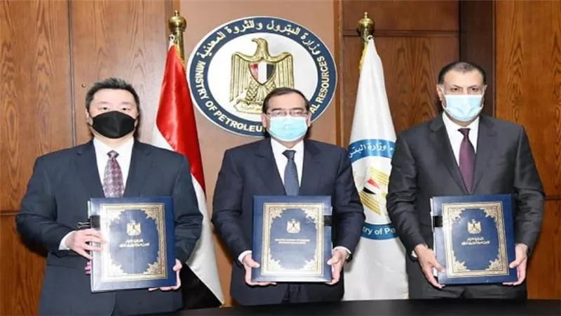 بقيمة 3.5 مليار دولار.. وزير البترول يوقع اتفاقية جديدة مع أباتشي الأمريكية (صور)