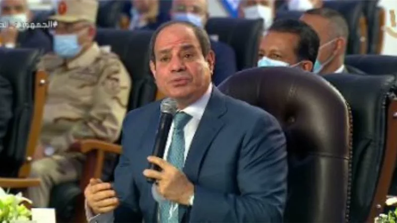 الرئيس السيسي: عمرك ما هتحقق نجاح وأنت مستريح.. إحنا فى عالم متغير وعنيف