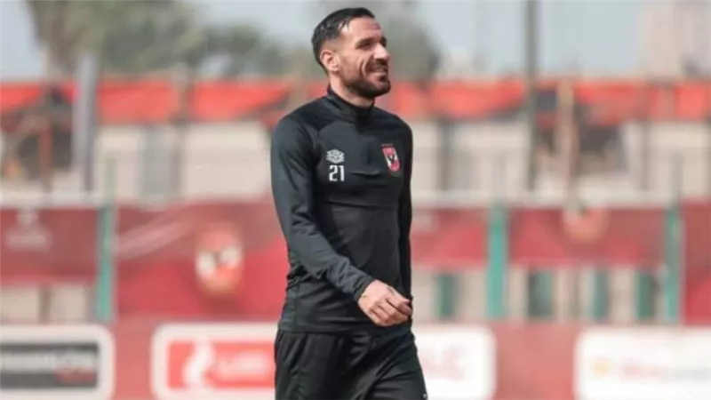 الأهلي يجدد عقد معلول حتى 2024.. واللاعب: سعيد بالاستمرار في الأعلي 