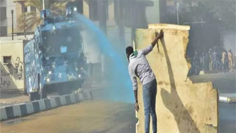 وكيل وزارة الصحة السودانية يستقيل احتجاجًا على اقتحام المستشفيات والعنف ضد المتظاهرين