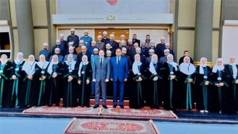 الأوقاف تكرم الأئمة والواعظات الحاصلين على دورة 
