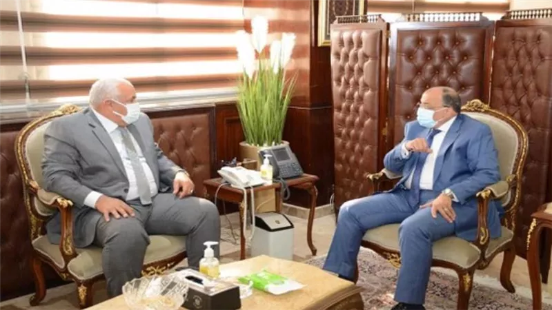 وزير التنمية المحلية يتابع مع محافظ الوادي الجديد مستجدات مشروع الجذب السكاني 