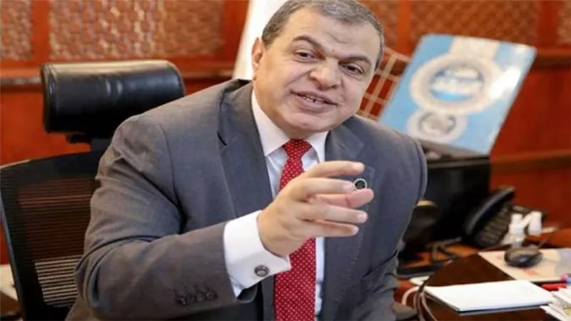 اعتبارا من الغد.. منع دخول الموظفين غير المطعمين إلى مقر العمل في الإمارات