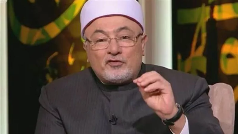 خالد الجندي يحذر من الجلوس على فوق قبر الميت