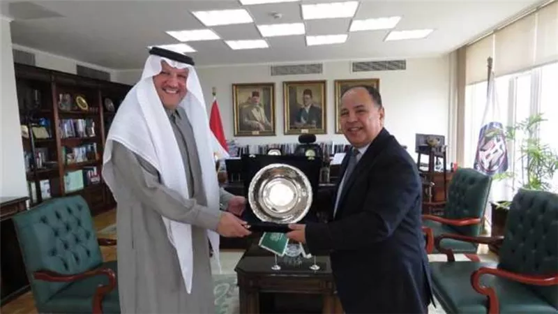 تفاصيل لقاء سفير السعودية ووزير المالية لزيادة حجم الاستثمارات في مصر 