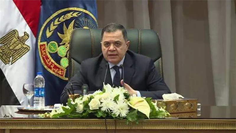 وزير الداخلية يزور البابا تواضروس الثاني لتهنئته بعيد الميلاد 
