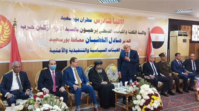 محافظ بورسعيد والقيادات الأمنية والتنفيذية يقدمون التهاني في الكاتدرائية بمناسبة عيد الميلاد المجيد