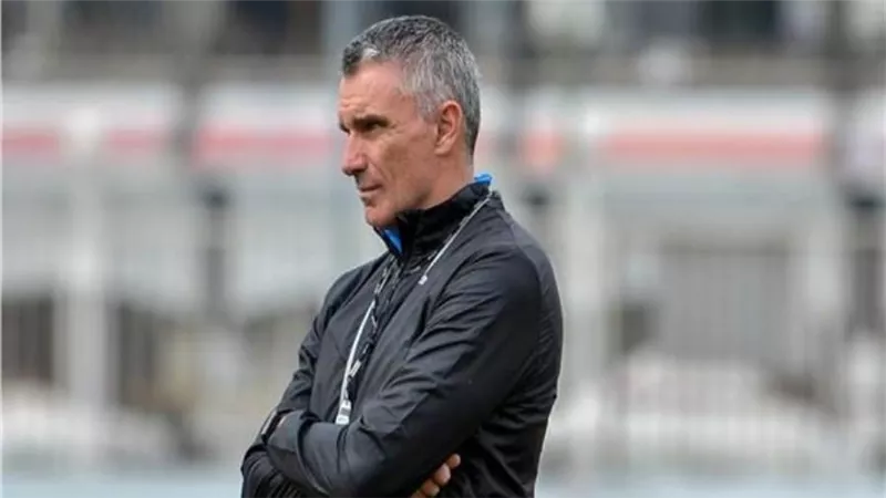 كارتيرون يهدد لاعبي الزمالك بعقوبات مالية.. لهذا السبب