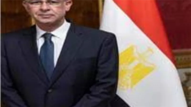 وزير الخارجية ومساعدوه يستقبلون جثمان السفير علاء رشدي فور وصوله من روما