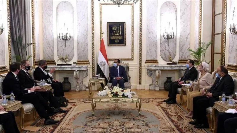رئيس الوزراء يلتقي رئيس الدورة الـ 26 لمؤتمر تغير المناخ لبحث سبل التعاون 