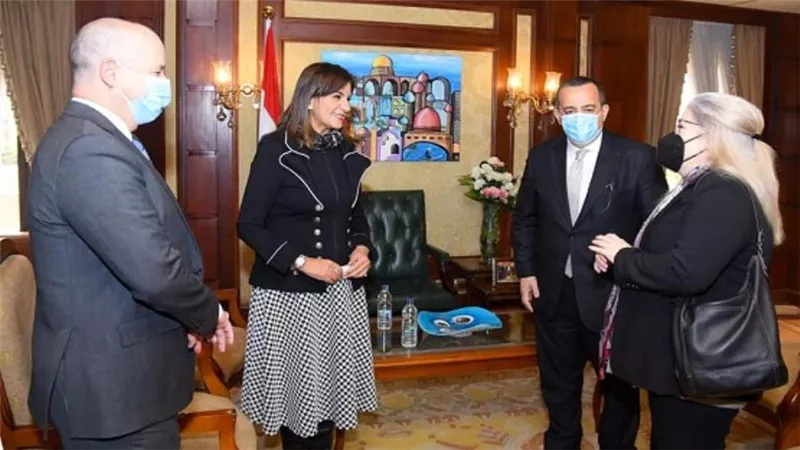 وزيرة الهجرة تبحث مع السفير الكندي سبل التعاون في مجال الهجرة (صور)