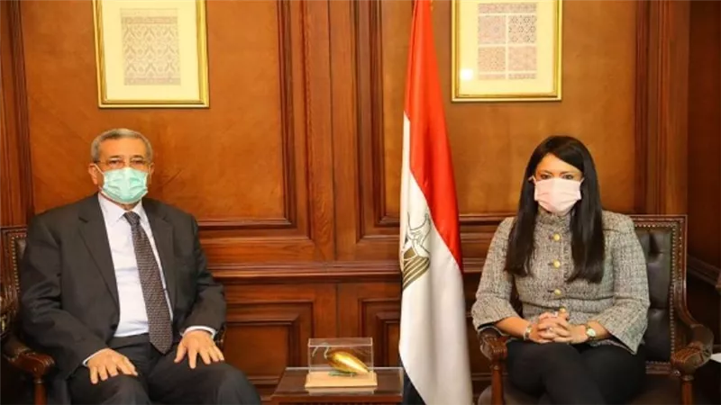 وزيرة التعاون الدولي تبحث مع السفير الجزائري بالقاهرة العلاقات الاقتصادية المشتركة