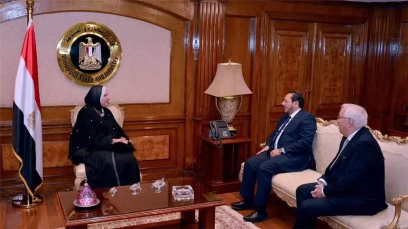 نيفين جامع: حريصون على تعظيم الاستفادة من دور الغرفة في الترويج للاقتصاد المصري لدى دوائر الأعمال البريطانية 