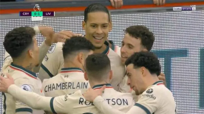 ليفربول يتقدم على كريستال بالاس بهدفين في الشوط الأول بالدوري الإنجليزي 