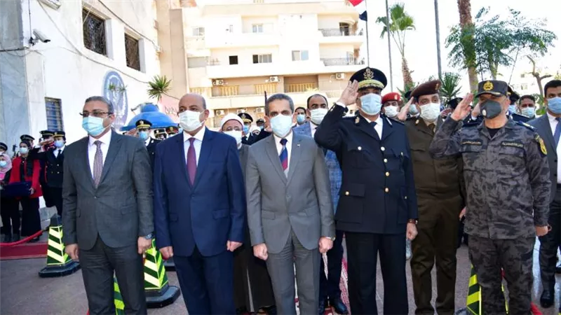 محافظ الغربية يضع إكليلاً من الزهور على النصب التذكاري بمناسبة أعياد الشرطة