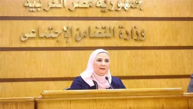 وزيرة التضامن تبحث مع الجمعيات الأهلية سبل المشاركة في تنفيذ وحدات 