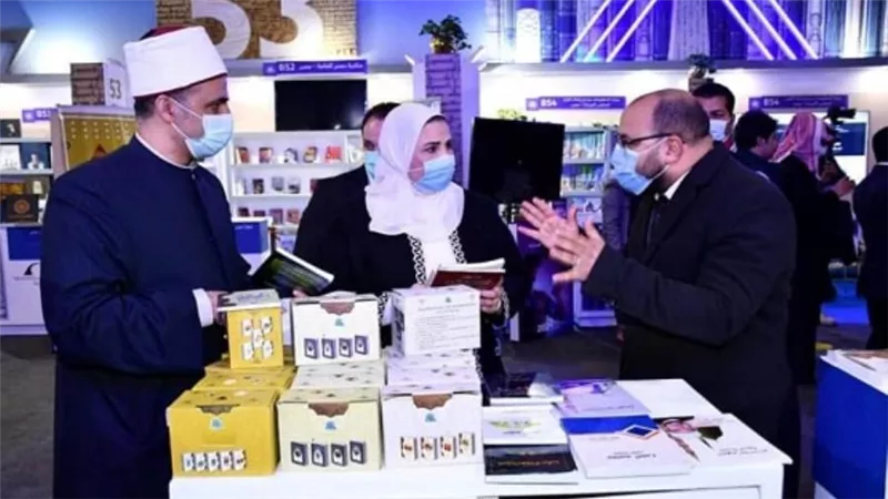 وزيرة التضامن تشيد بجناح الأوقاف ودورها المتميز في نشر الفكر الوسطي (صور)