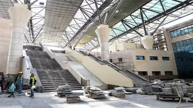 رئيس الوزراء يتابع التشغيل التجريبي للقطار الكهربائي الخفيف LRT (صور)