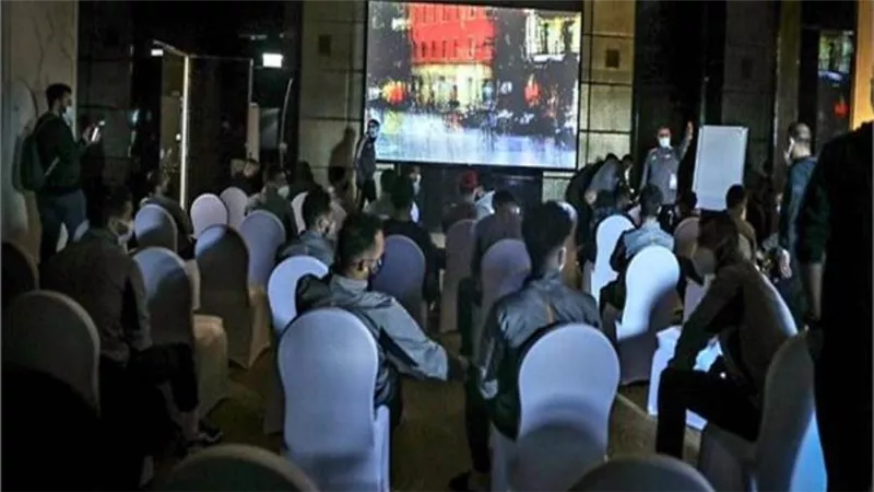 «فيفا» يعقد محاضرة تثقيفية عن التحكيم ولوائح البطولة للاعبين والجهاز الفني