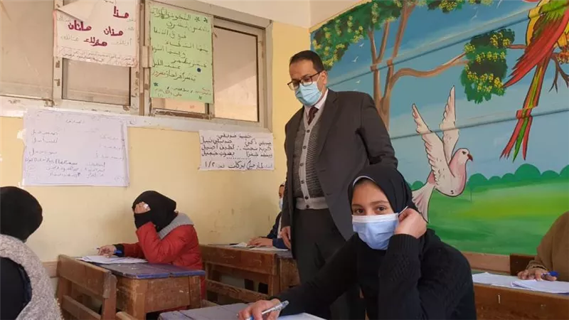 تعليم الغربية..  وكيل الوزارة يتابع امتحانات الشهادة الإعدادية بغرب المحلة
