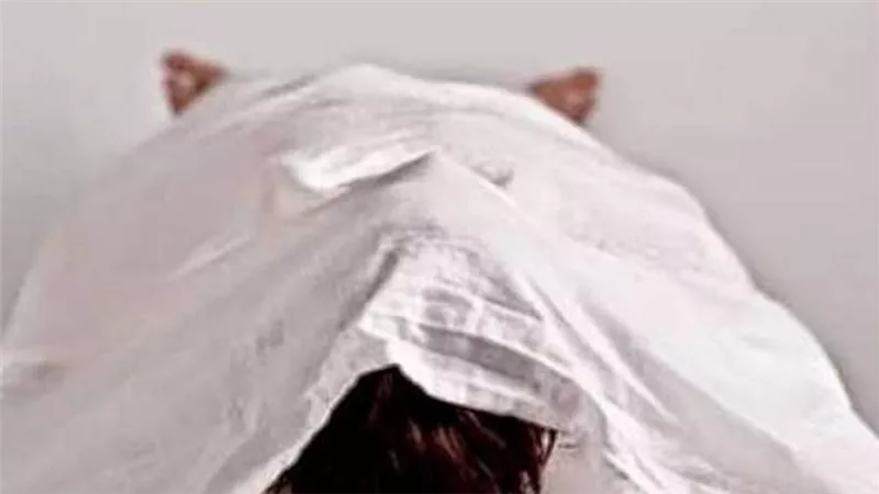 التحقيق مع عامل قتل زوجته وحاول خداع أسرتها بوفاتها نتيجة أزمة صحية