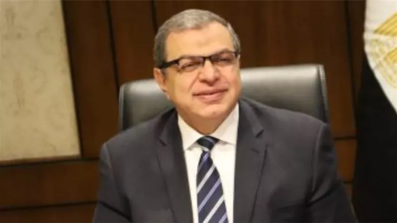 وزير القوى العاملة يعلن عن 6894 فرصة عمل برواتب تصل إلى 6 آلاف جنيه