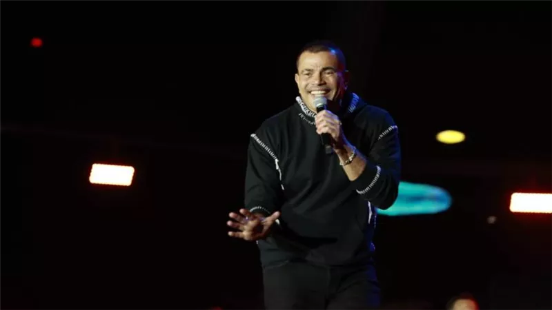 بالصور .. عمرو دياب يشعل أجواء القاهرة الجديدة فى حفل كامل العدد
