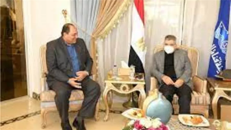 الفريق ربيع ونائب وزير الزراعة يتفقدان أعمال تطوير الاستزراع السمكي بقناة السويس