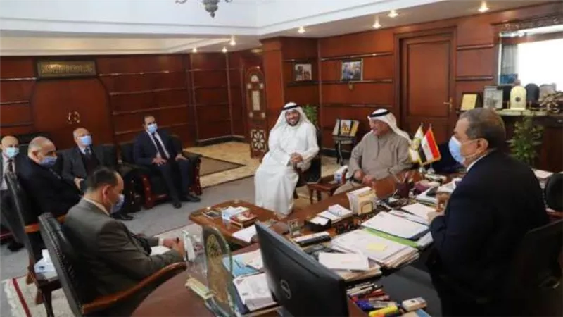 وزير القوى العاملة يبحث مع سفير الكويت تسهيل تنقل العمالة بين الدولتين 